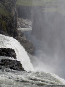 "Золотой" водопад Gullfoss — третий пункт "Золотого Кольца"