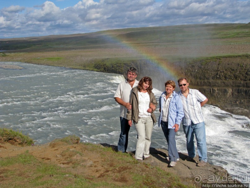 "Золотой" водопад Gullfoss — третий пункт "Золотого Кольца"