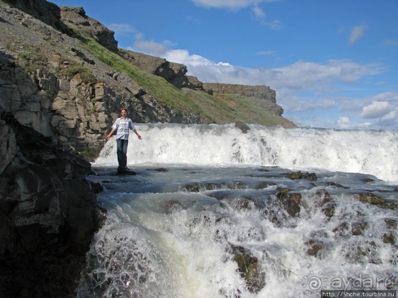 "Золотой" водопад Gullfoss — третий пункт "Золотого Кольца"