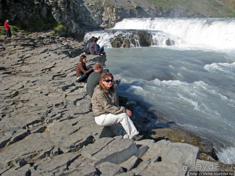 "Золотой" водопад Gullfoss — третий пункт "Золотого Кольца"