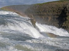"Золотой" водопад Gullfoss — третий пункт "Золотого Кольца"