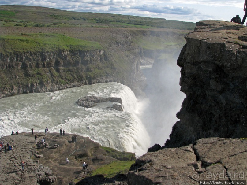 "Золотой" водопад Gullfoss — третий пункт "Золотого Кольца"