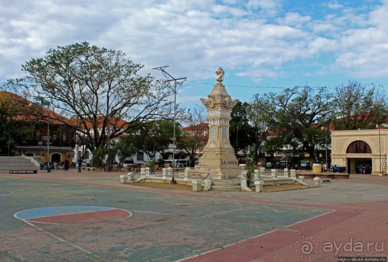 Calle Crisologo — пешеходная "визитка" исторического Вигана