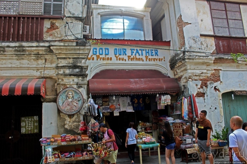 Calle Crisologo — пешеходная "визитка" исторического Вигана