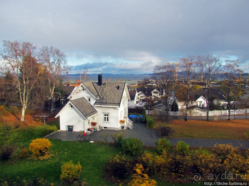 Обычный городок на берегу фьерда Trondheimfjerden
