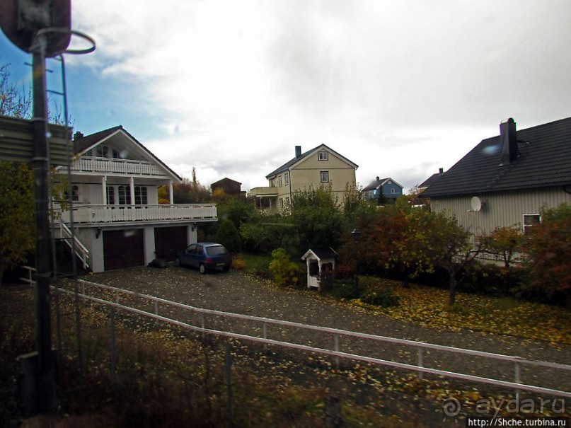 Обычный городок на берегу фьерда Trondheimfjerden