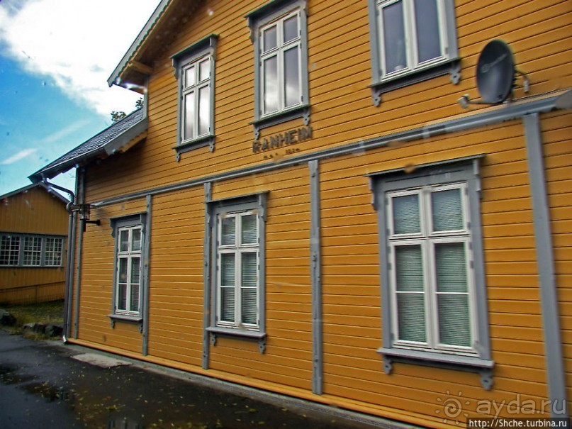 Обычный городок на берегу фьерда Trondheimfjerden