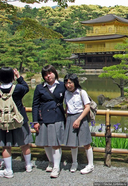 Кинкаку-дзи (Золотой павильон) в Киото и зеркальный водоем