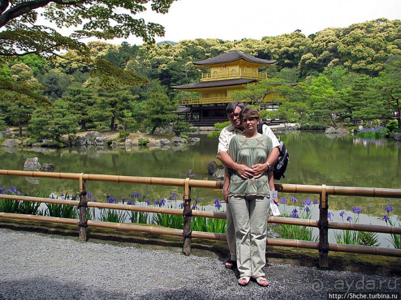 Кинкаку-дзи (Золотой павильон) в Киото и зеркальный водоем