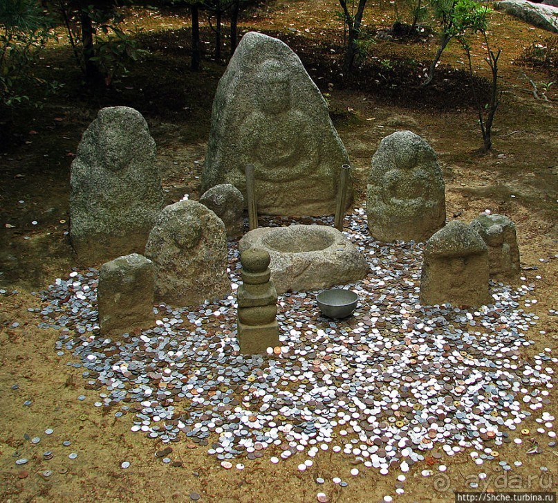 Кинкаку-дзи (Золотой павильон) в Киото и зеркальный водоем