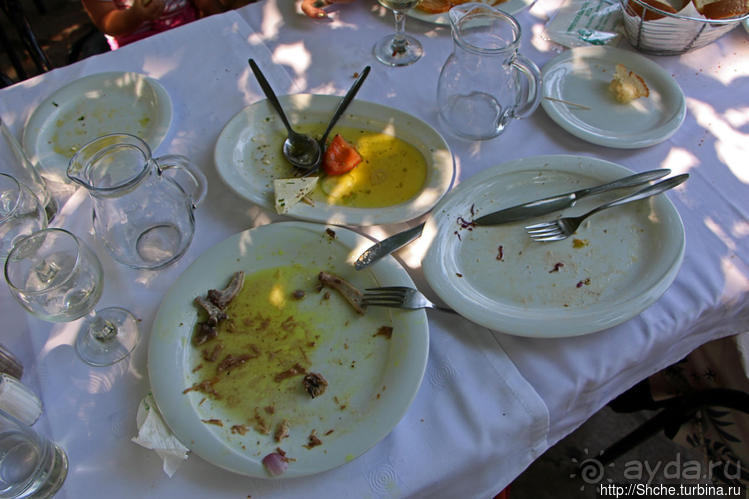 Отличная еда среди и над потоками водопадов