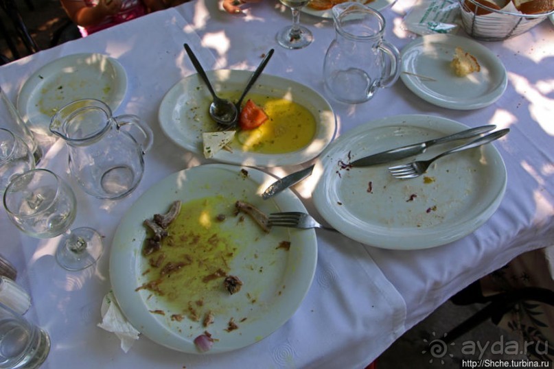 Отличная еда среди и над потоками водопадов