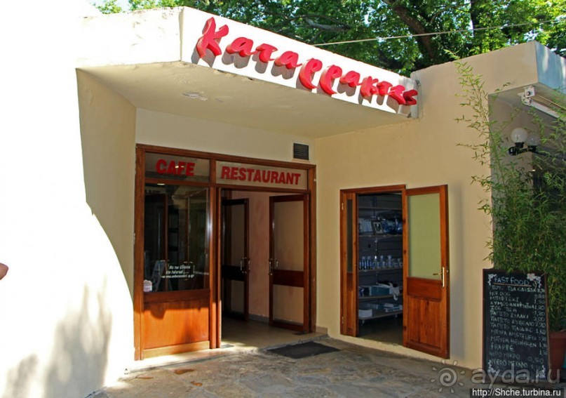 Отличная еда среди и над потоками водопадов