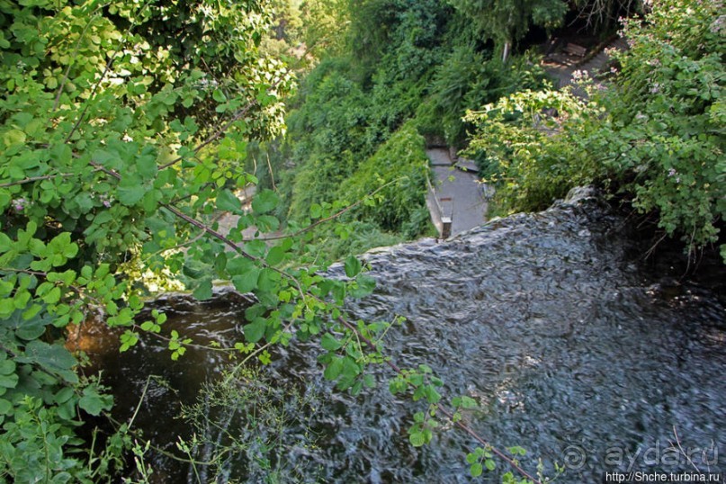 Отличная еда среди и над потоками водопадов