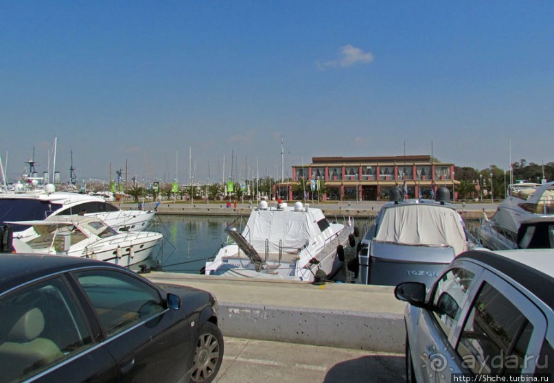 "Flisvos Marina" — крупнейшая парковка для частных яхт