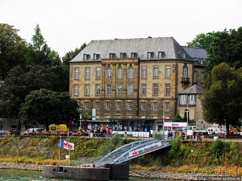 Вверх по Рейну. Добрались до Бонна — бывшей столице Германии