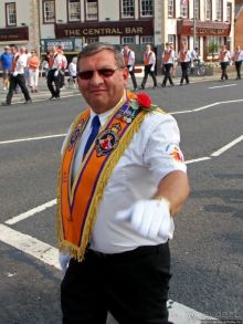 Марш оранжистов в Кэррикфергюсе 