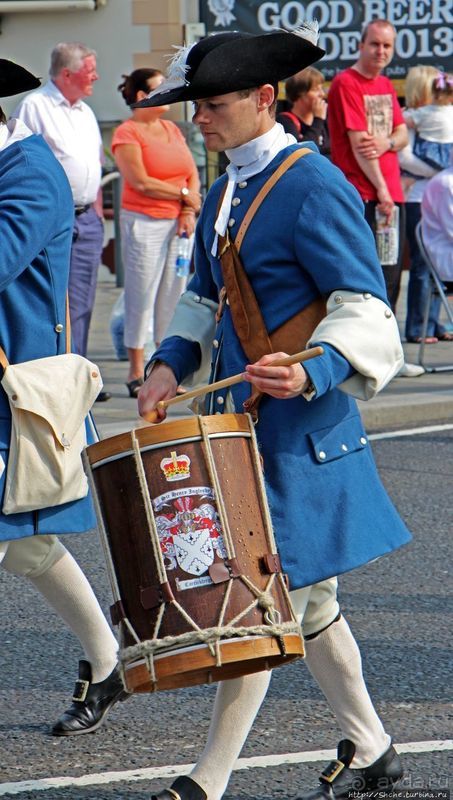 Марш оранжистов в Кэррикфергюсе 