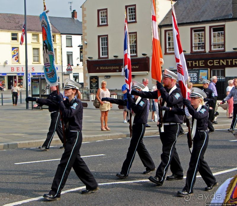 Марш оранжистов в Кэррикфергюсе 