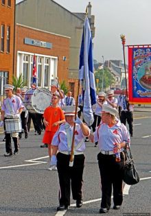 Марш оранжистов в Кэррикфергюсе 