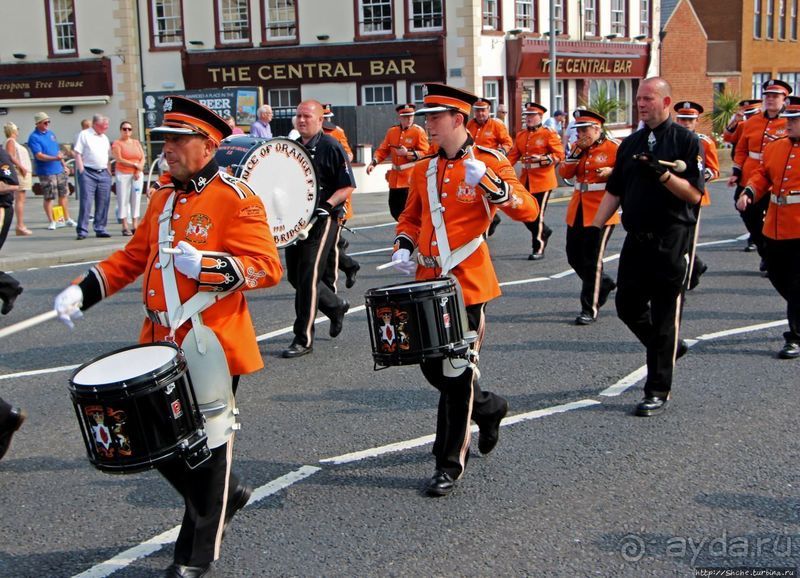 Марш оранжистов в Кэррикфергюсе 