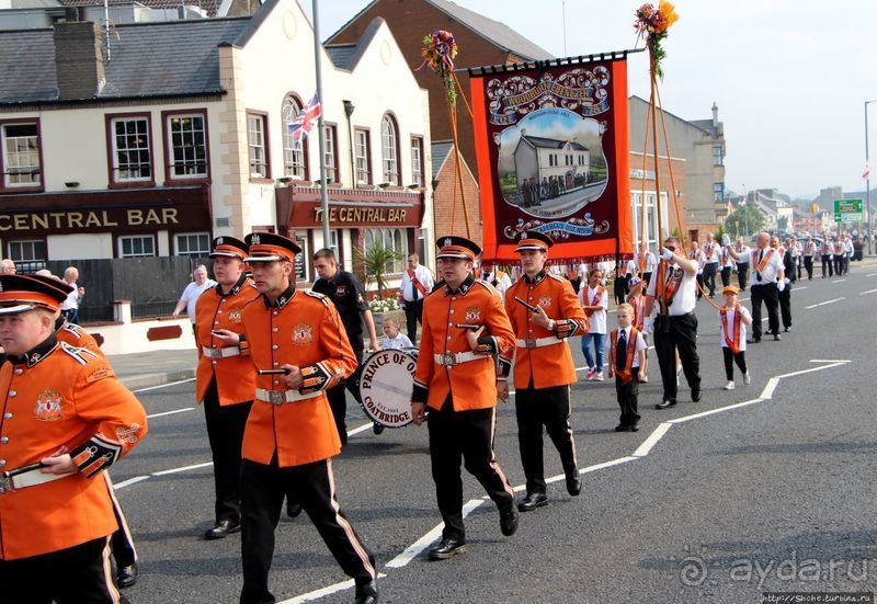 Марш оранжистов в Кэррикфергюсе 