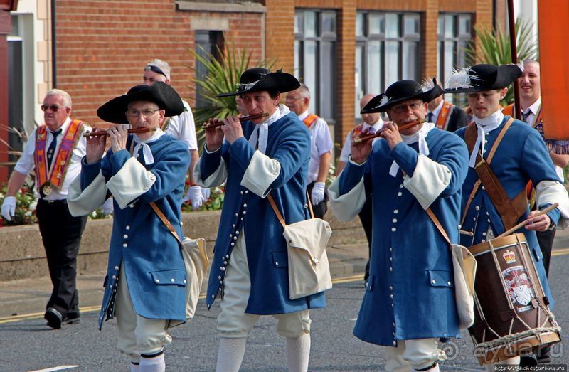 Марш оранжистов в Кэррикфергюсе 