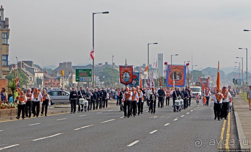 Марш оранжистов в Кэррикфергюсе 