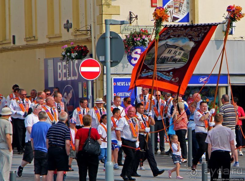 Марш оранжистов в Кэррикфергюсе 