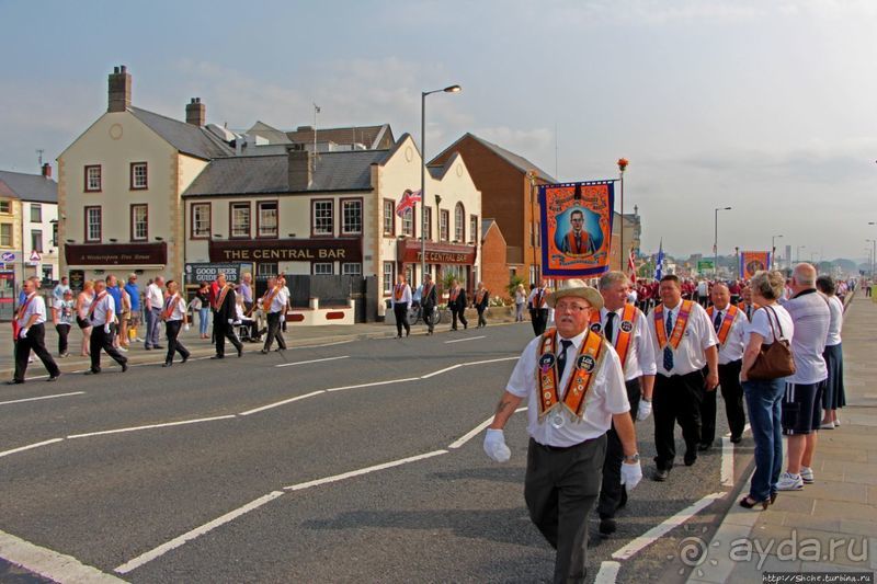 Марш оранжистов в Кэррикфергюсе 