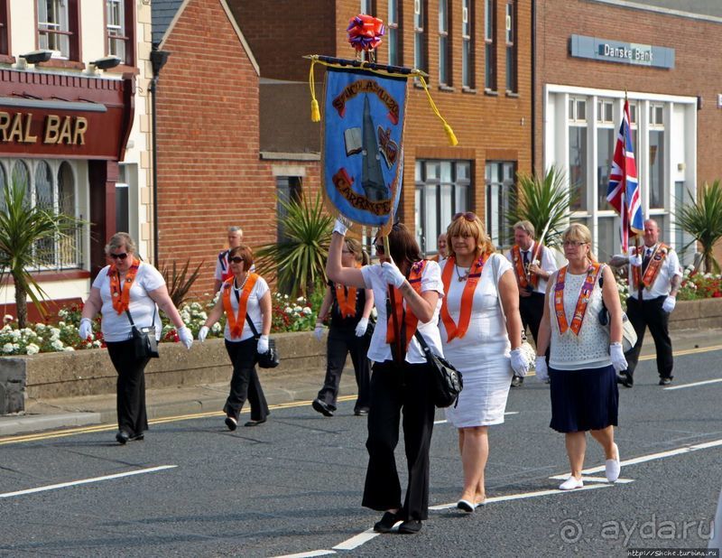Марш оранжистов в Кэррикфергюсе 