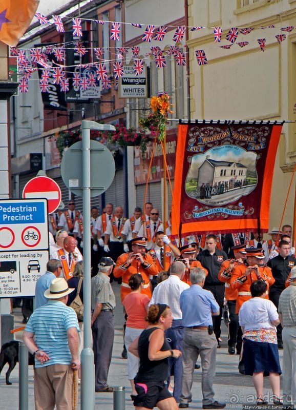 Марш оранжистов в Кэррикфергюсе 