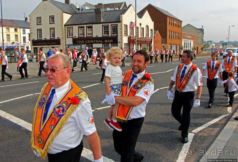 Марш оранжистов в Кэррикфергюсе 