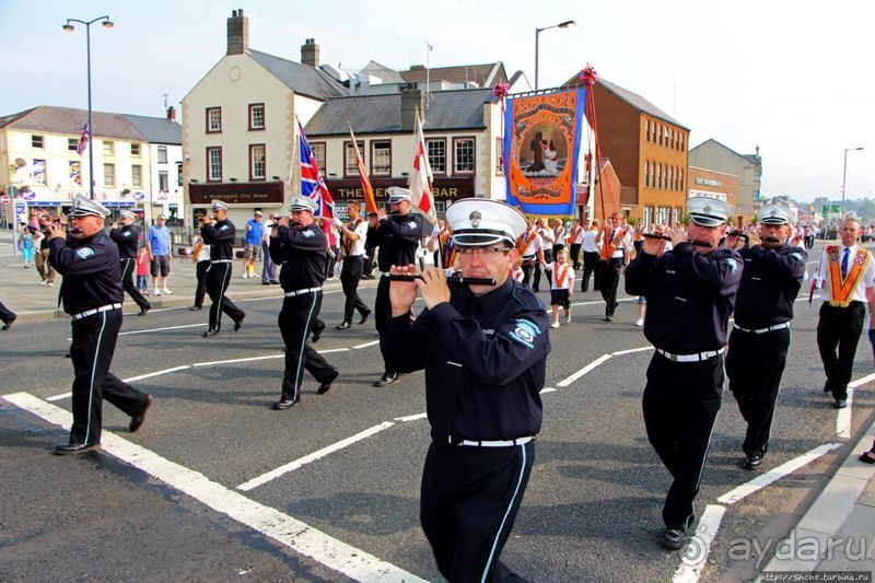 Марш оранжистов в Кэррикфергюсе 