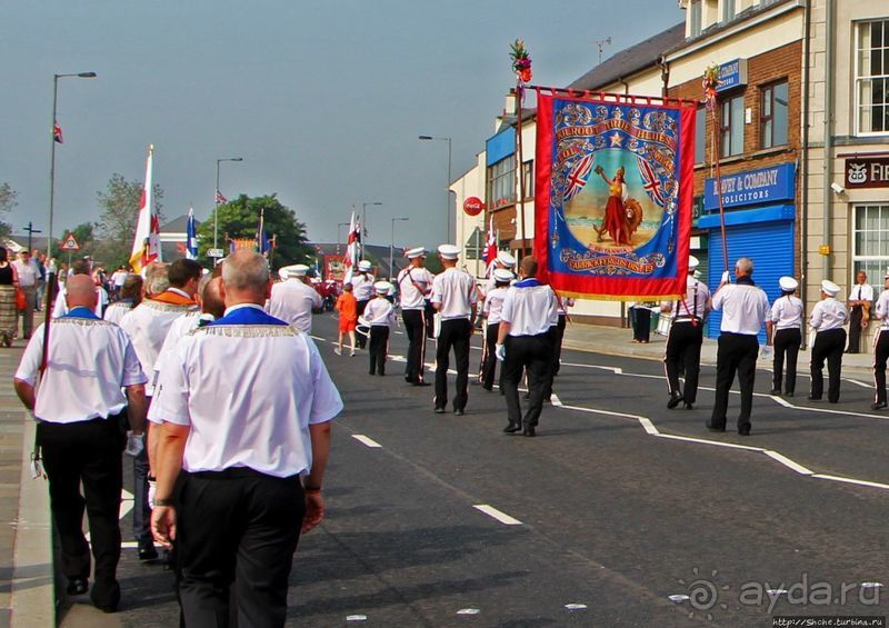 Марш оранжистов в Кэррикфергюсе 