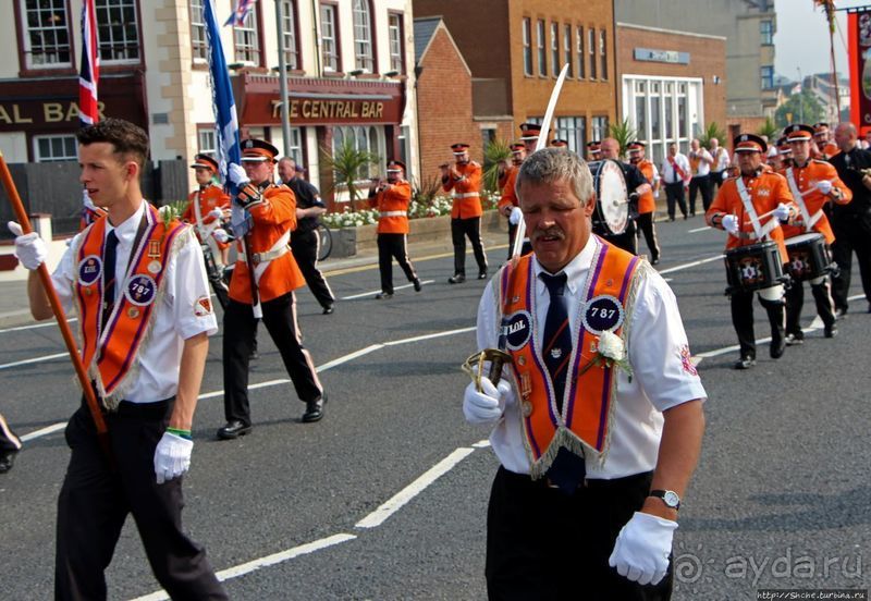 Марш оранжистов в Кэррикфергюсе 