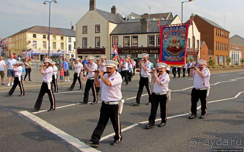 Марш оранжистов в Кэррикфергюсе 