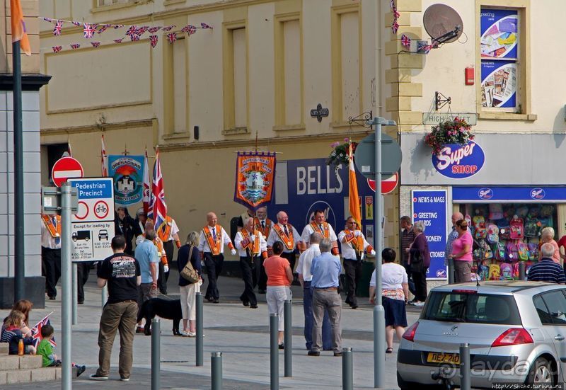 Марш оранжистов в Кэррикфергюсе 