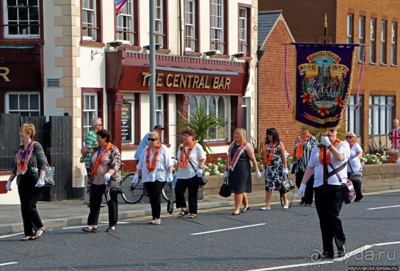 Марш оранжистов в Кэррикфергюсе 