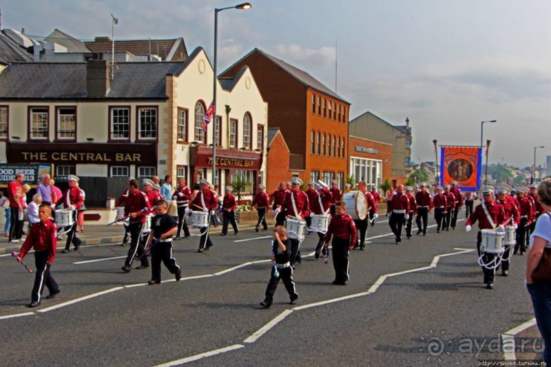 Марш оранжистов в Кэррикфергюсе 