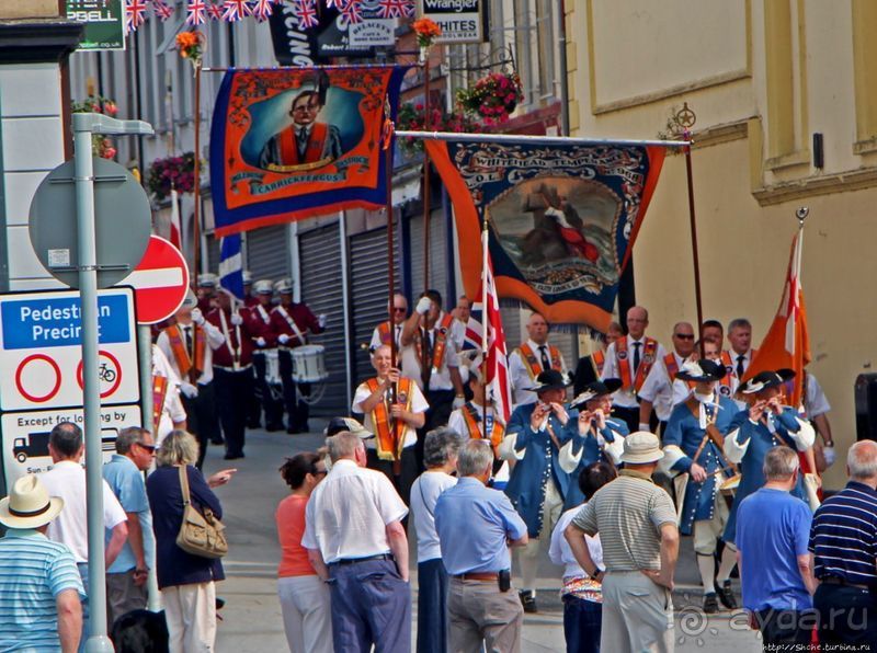 Марш оранжистов в Кэррикфергюсе 