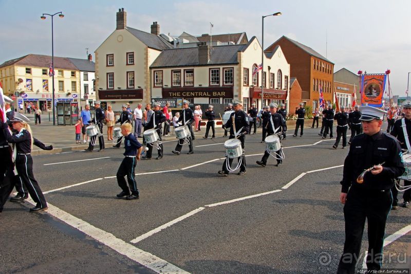 Марш оранжистов в Кэррикфергюсе 