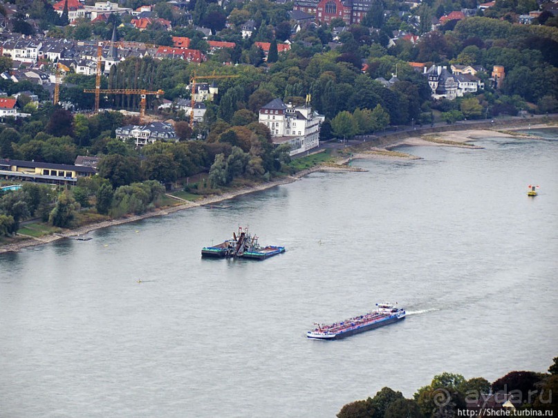 Красавец Рейн с утеса Драхенфельс