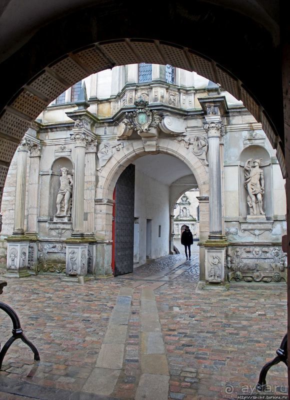 Бессмертный "Гамлет" в естественных декорациях (ЮНЕСКО №696)