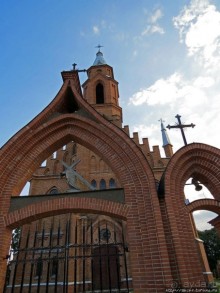 На месте погоста из старых церквей