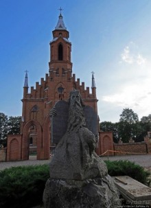 На месте погоста из старых церквей