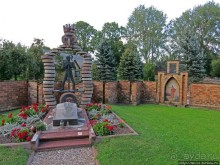 На месте погоста из старых церквей