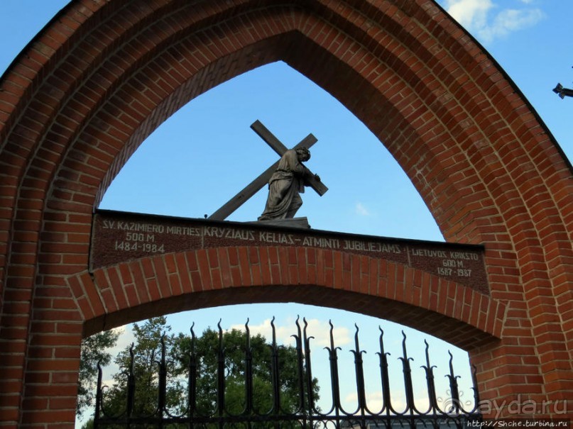 На месте погоста из старых церквей