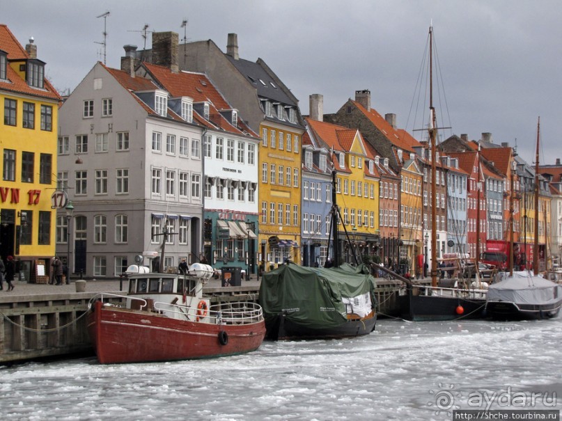 Замерзший канал Nyhavn — самое яркое место Копенгагена.