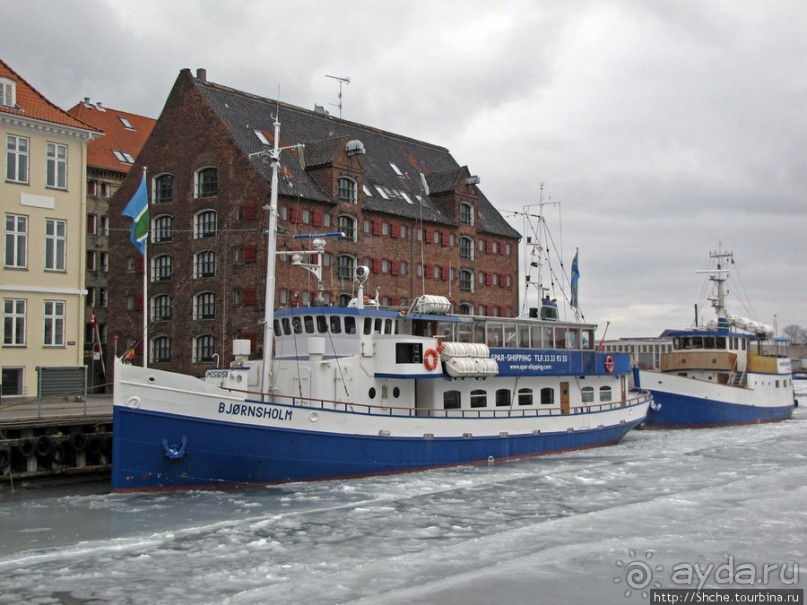 Замерзший канал Nyhavn — самое яркое место Копенгагена.